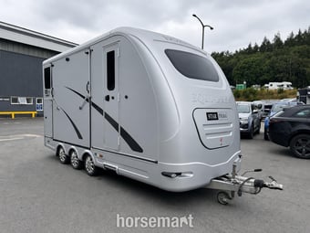 Equi-Trek Star-Treka   Horse Trailer