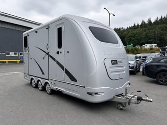 Equi-Trek Star-Treka   Horse Trailer