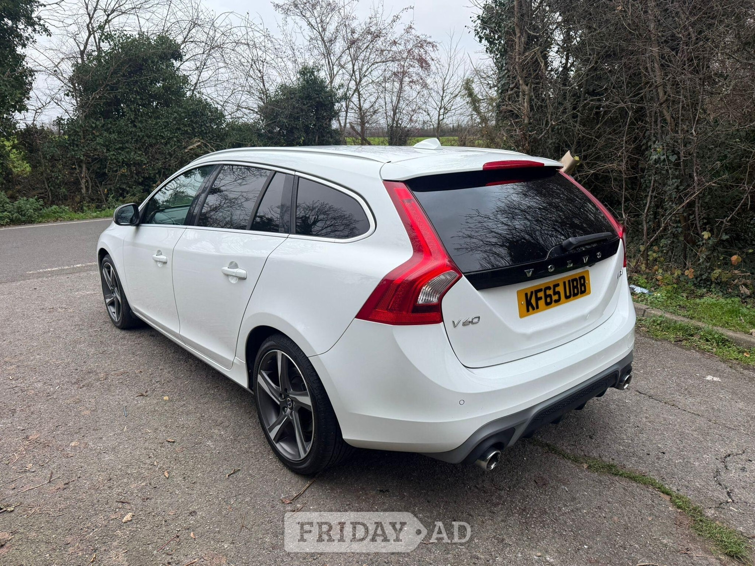 Volvo V60 2015 - Cars in Hayes
