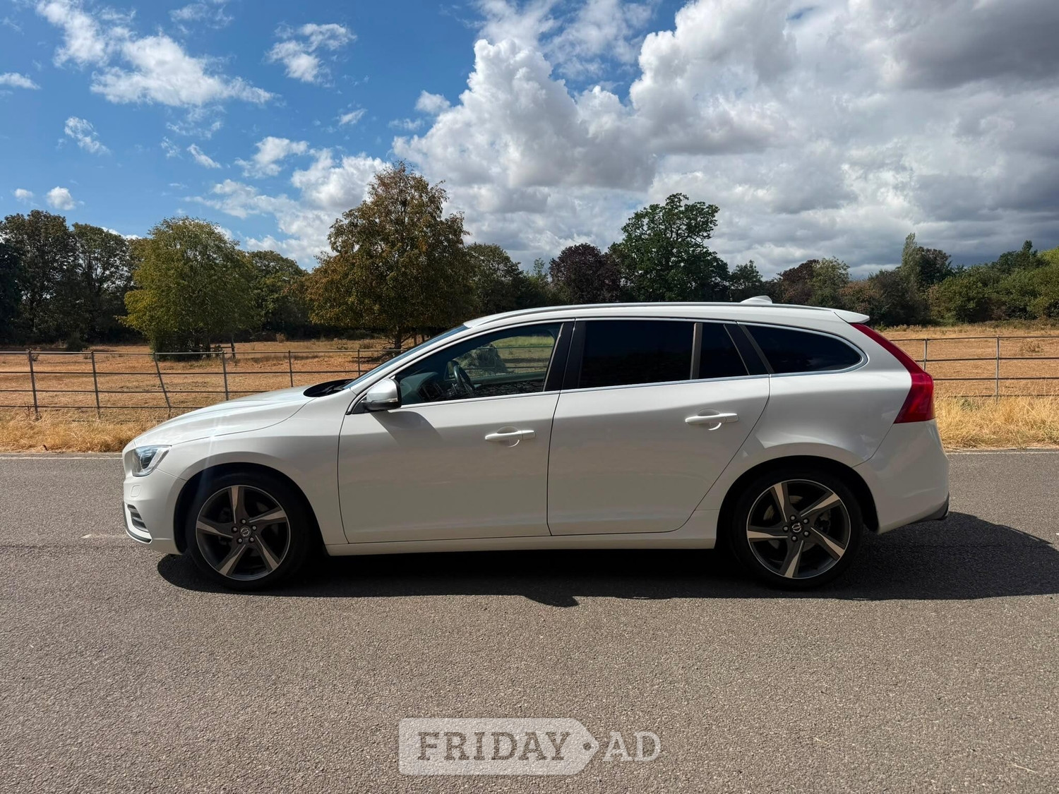 Volvo V60 2015 - Cars in Hayes