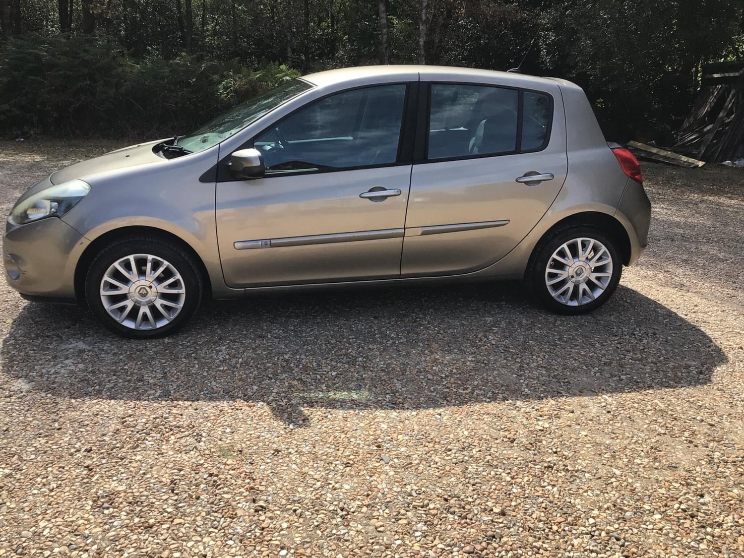 Renault Clio 2010 - Cars in Farnham