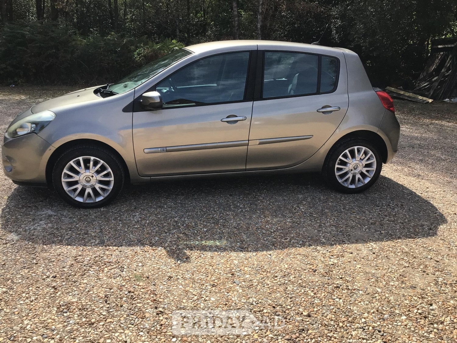Renault Clio 2010 - Cars in Farnham