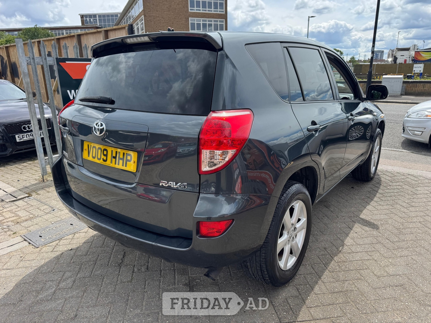 Toyota RAV4 2009 - Cars in Slough