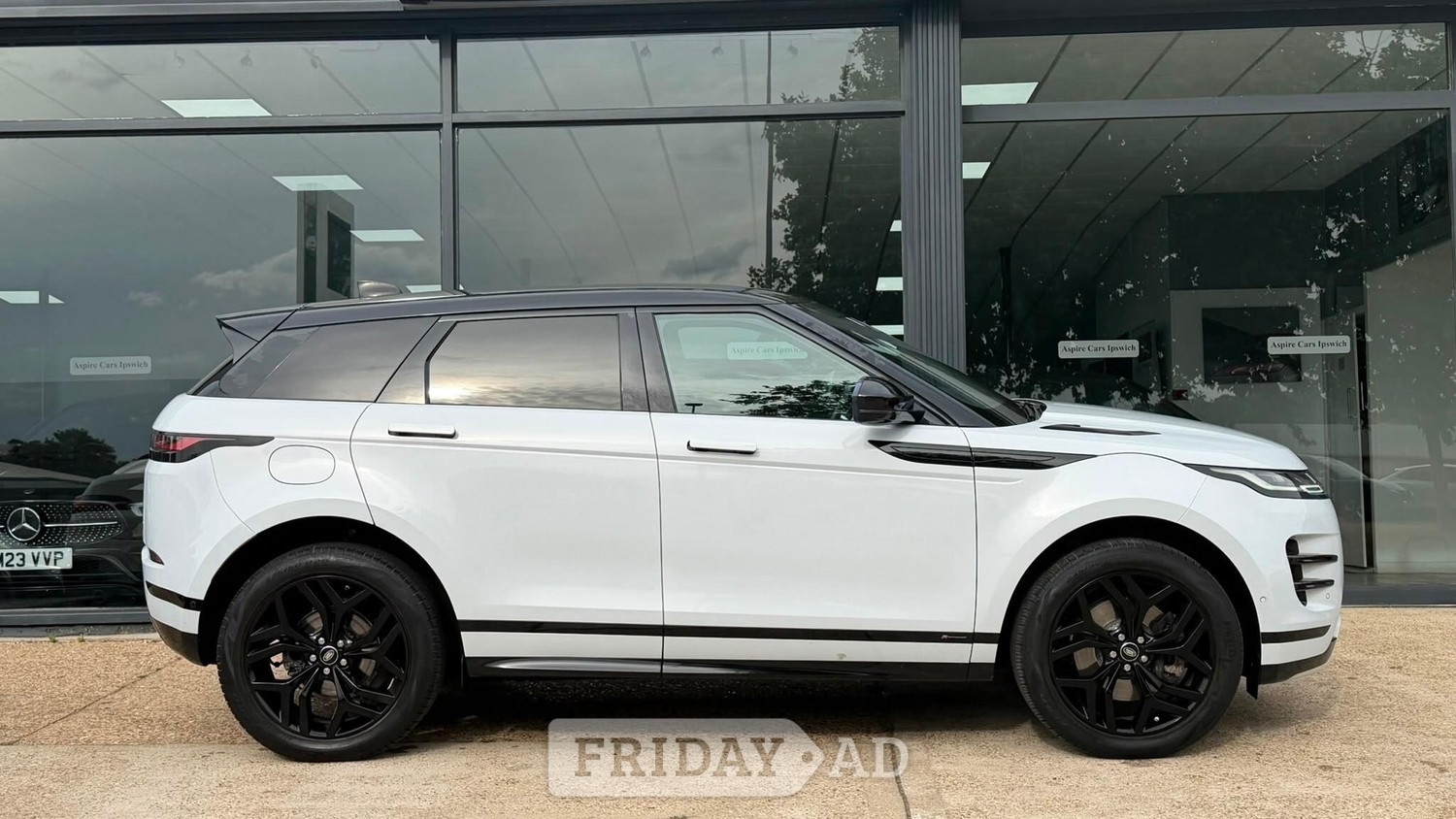 [ berth ]Land Rover Range Rover Evoque