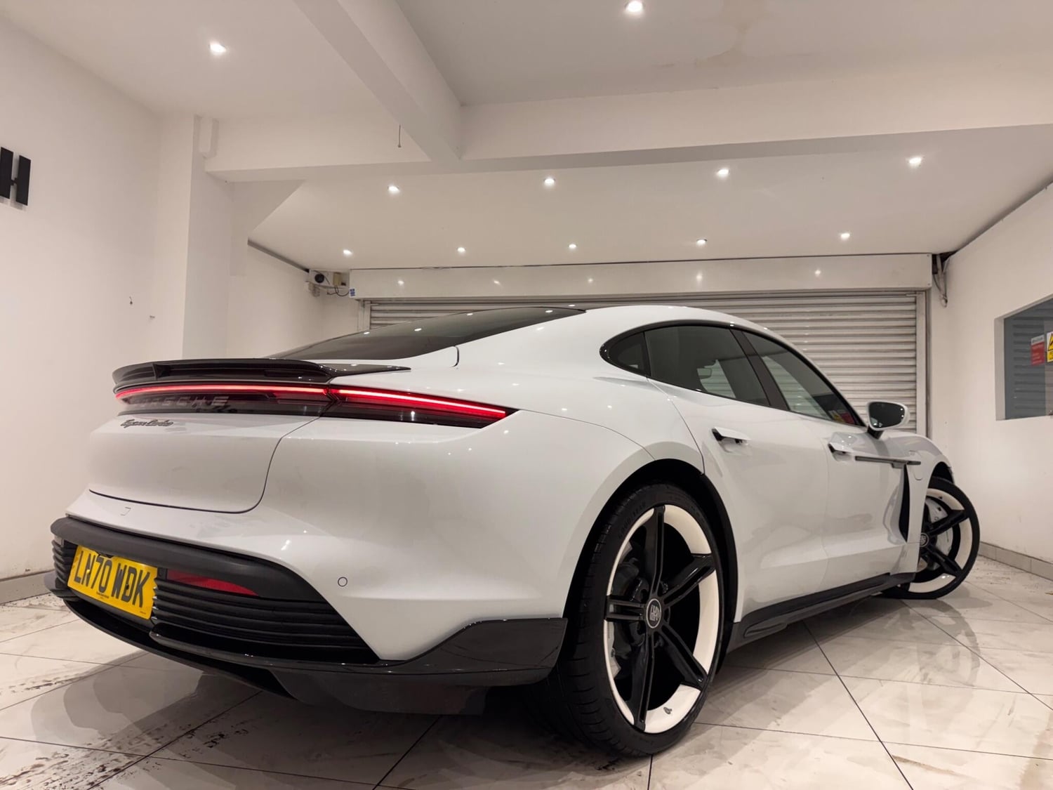 Porsche Taycan 2020 - Cars