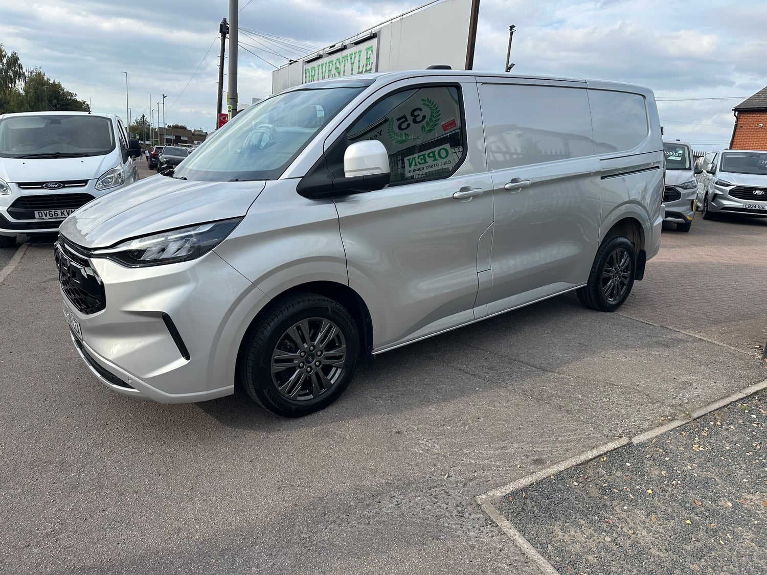 [ berth ]Ford Transit Custom