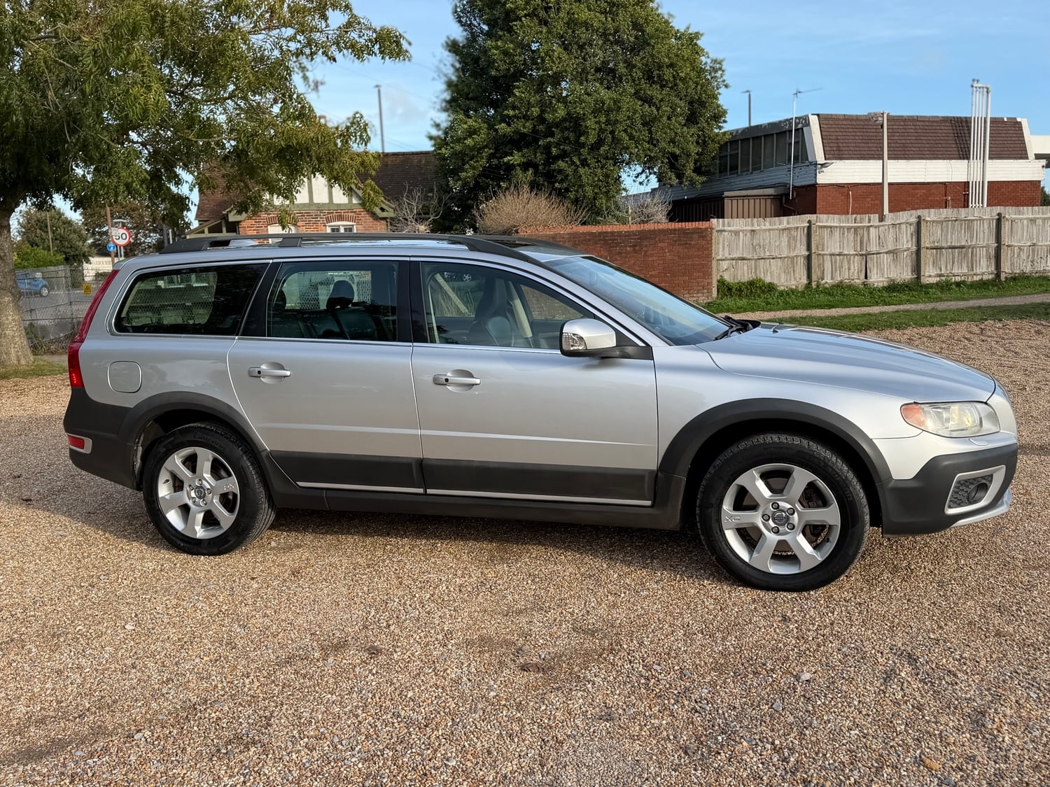 Volvo XC70 2009 - Cars in Portsmouth
