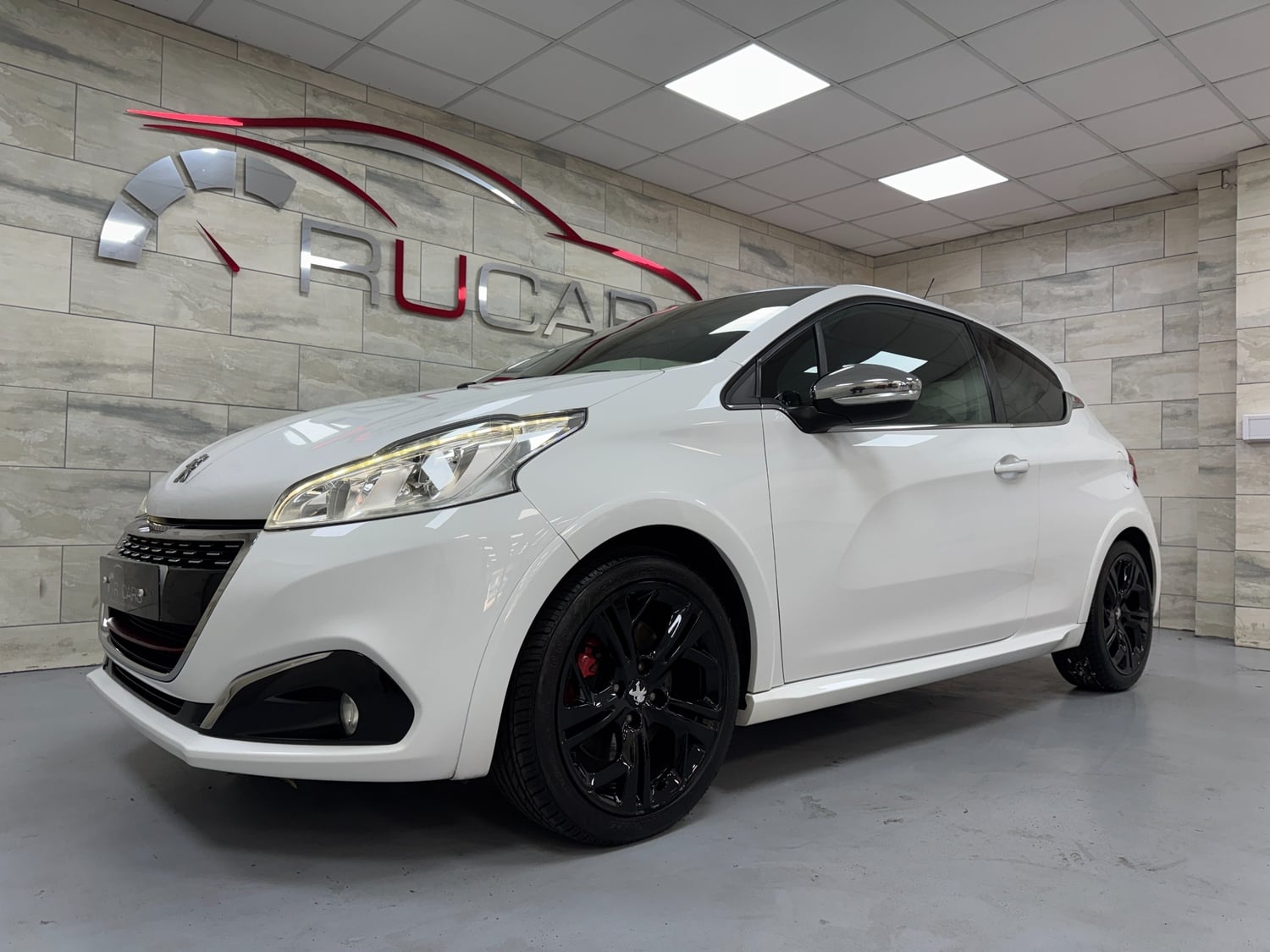 [ berth ]Peugeot 208