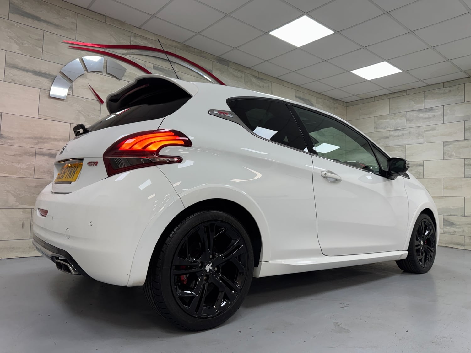 Peugeot 208 2016 - Cars in Loughborough