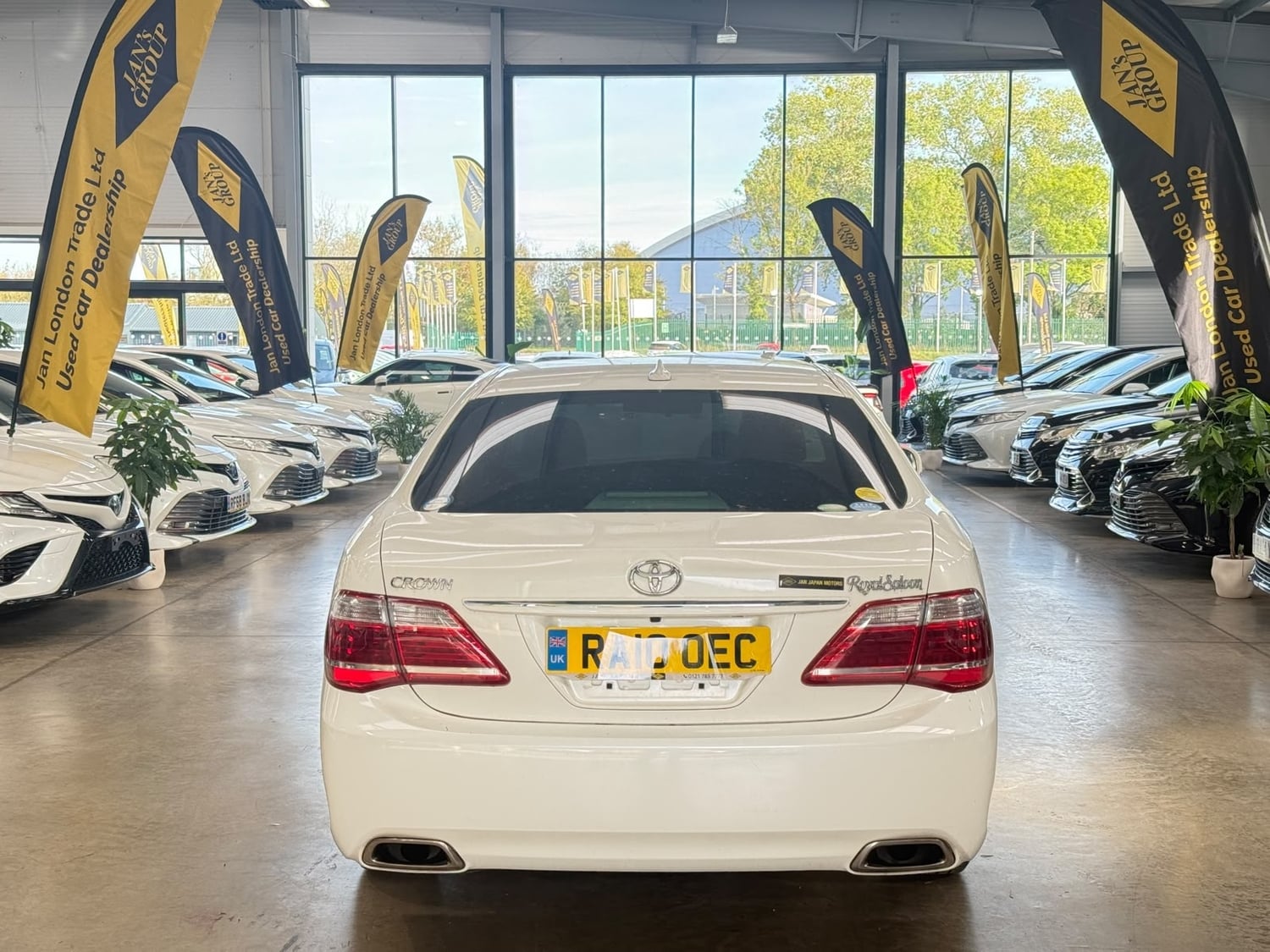 Toyota Crown 2010 - Cars in Reading
