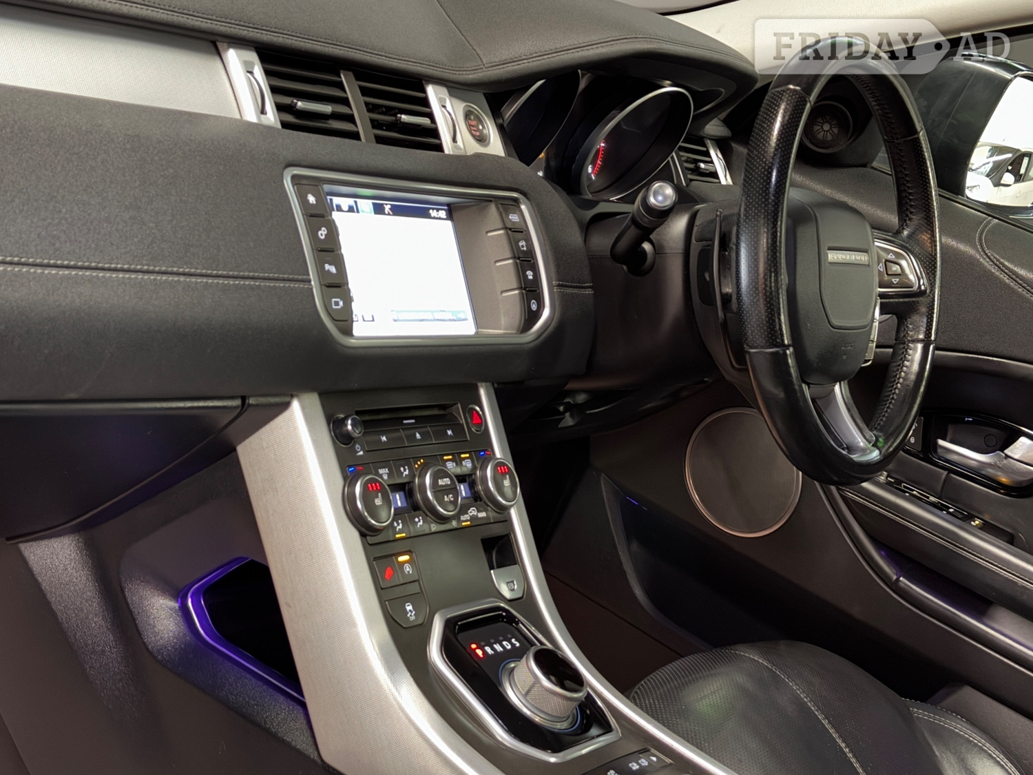 [ berth ]Land Rover Range Rover Evoque