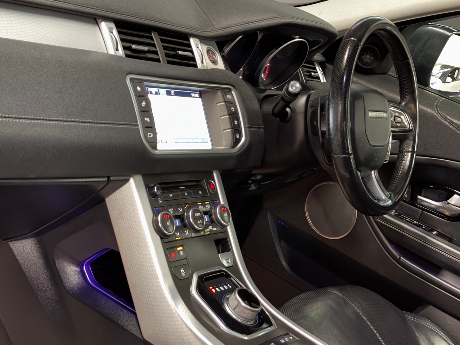 [ berth ]Land Rover Range Rover Evoque