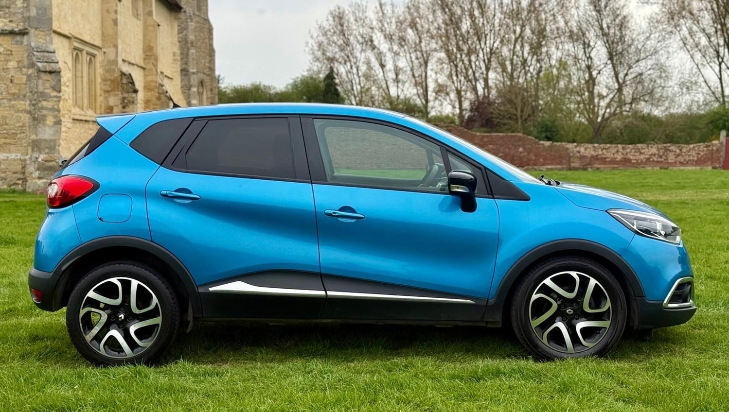 [ berth ]Renault Captur