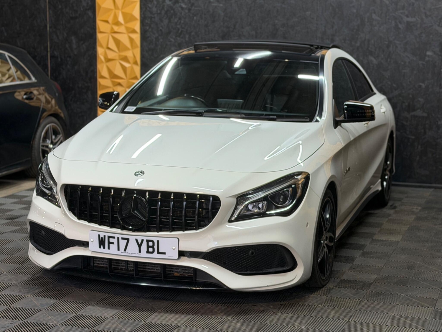 [ berth ]Mercedes-Benz CLA Class