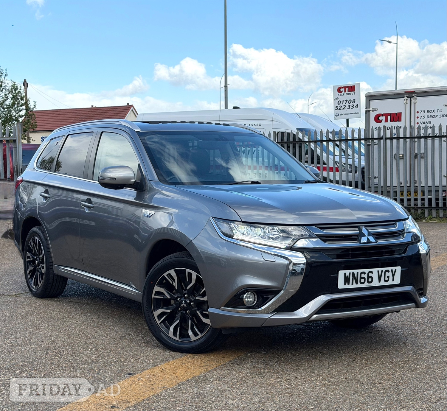Mitsubishi Outlander 2016 in Havering