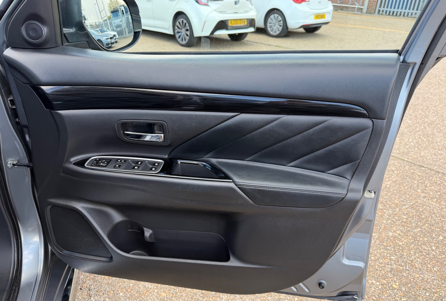 [ berth ]Mitsubishi Outlander
