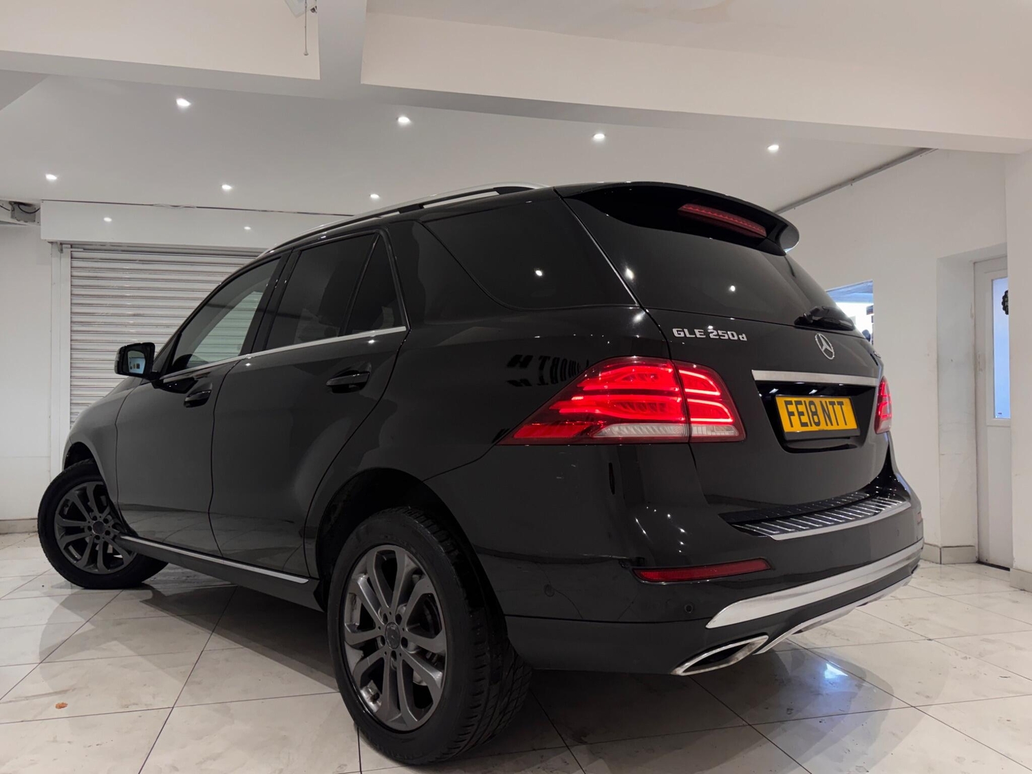 Mercedes-Benz GLE 2018 - Cars