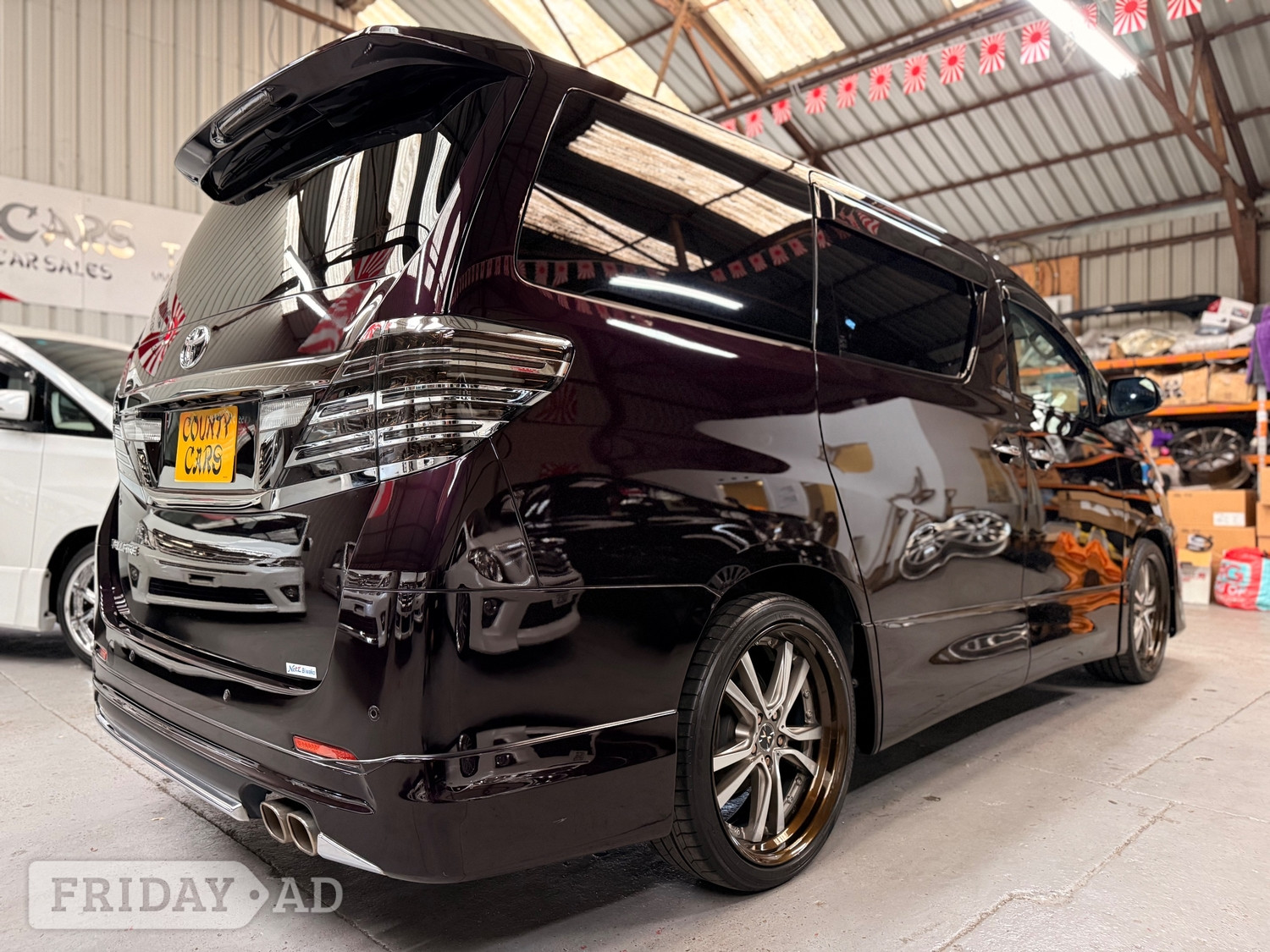 Toyota Vellfire 2011 - Cars