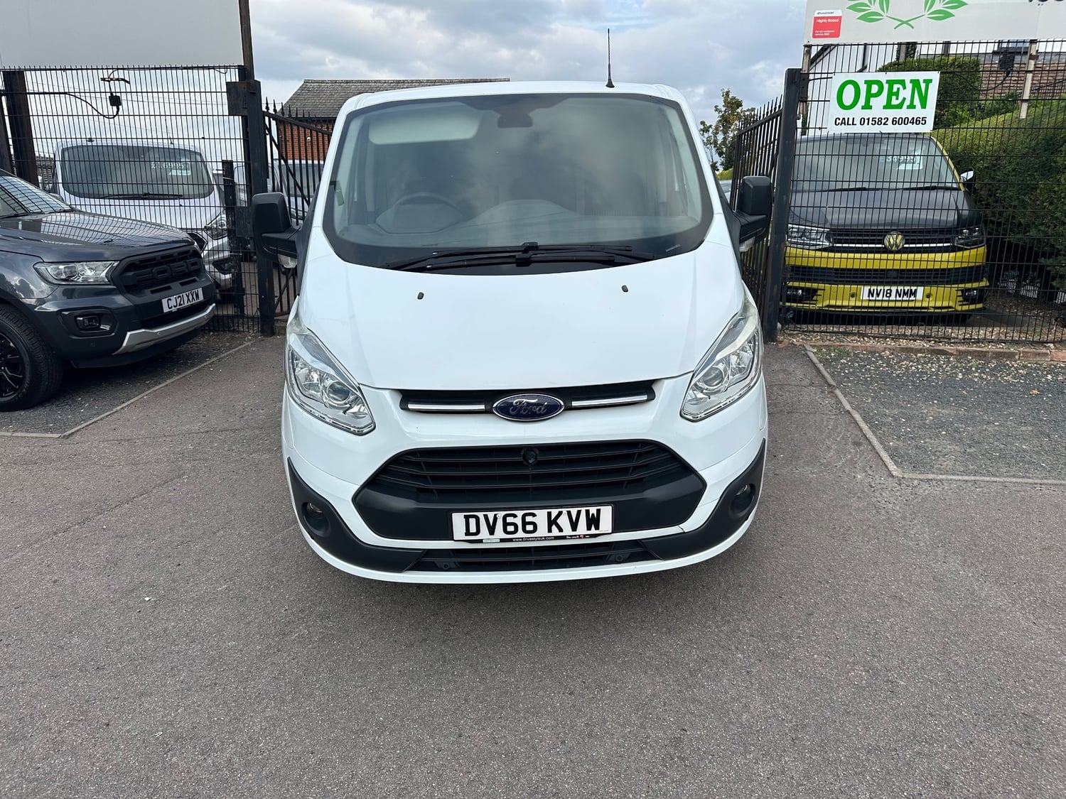 [ berth ]Ford Transit Custom