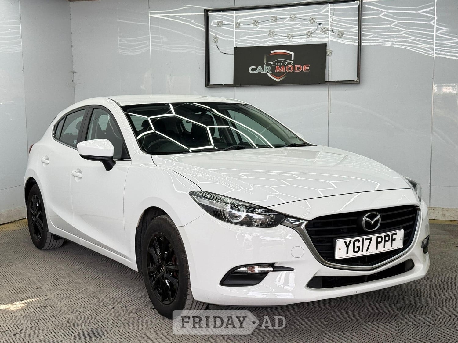Mazda 3 2017 in Hillingdon
