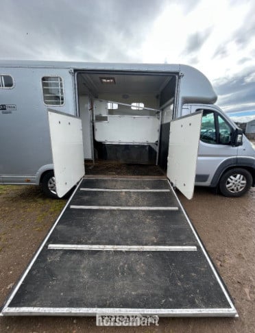 Equi-Trek Super Sonic Peugeot Horsebox - Trailers & Horseboxes