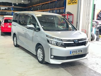 Toyota Voxy 2015