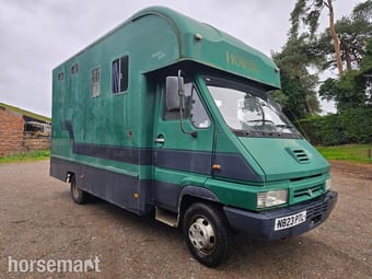 Peper Harow Trophy Twin Renault Horsebox