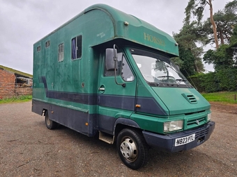 Peper Harow Trophy Twin Renault Horsebox