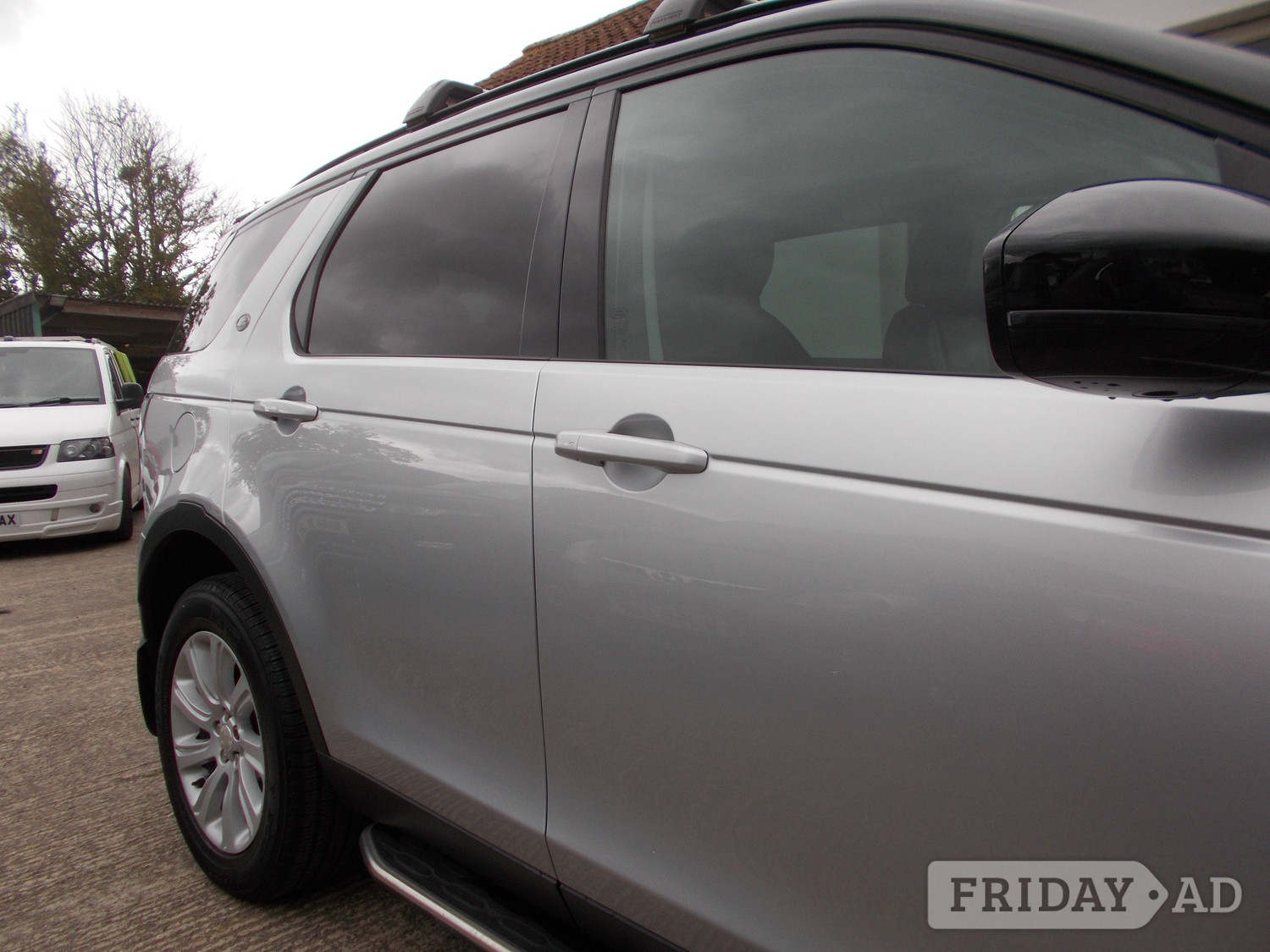 [ berth ]Land Rover Discovery Sport
