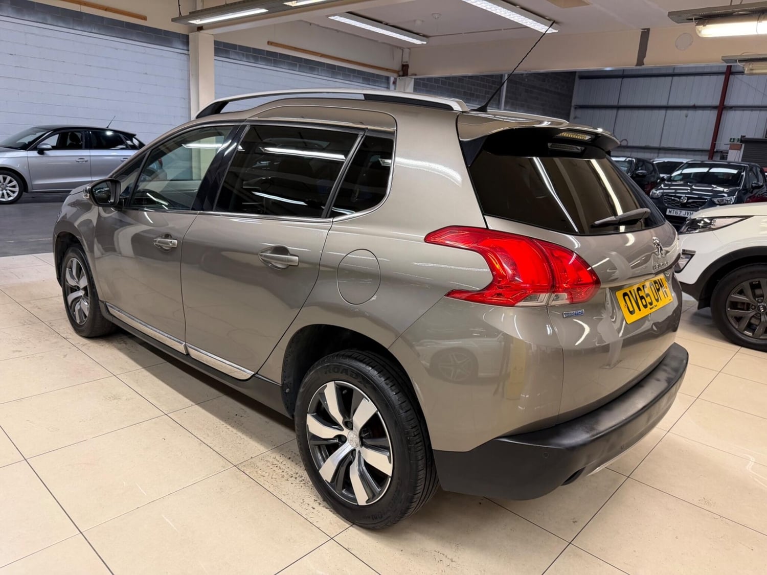 Peugeot 2008 2015 - Cars