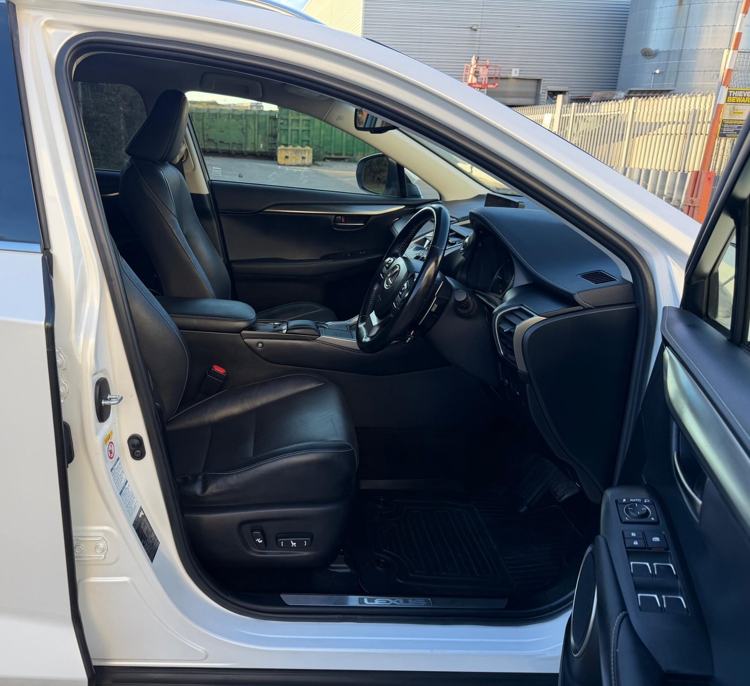 [ berth ]Lexus NX