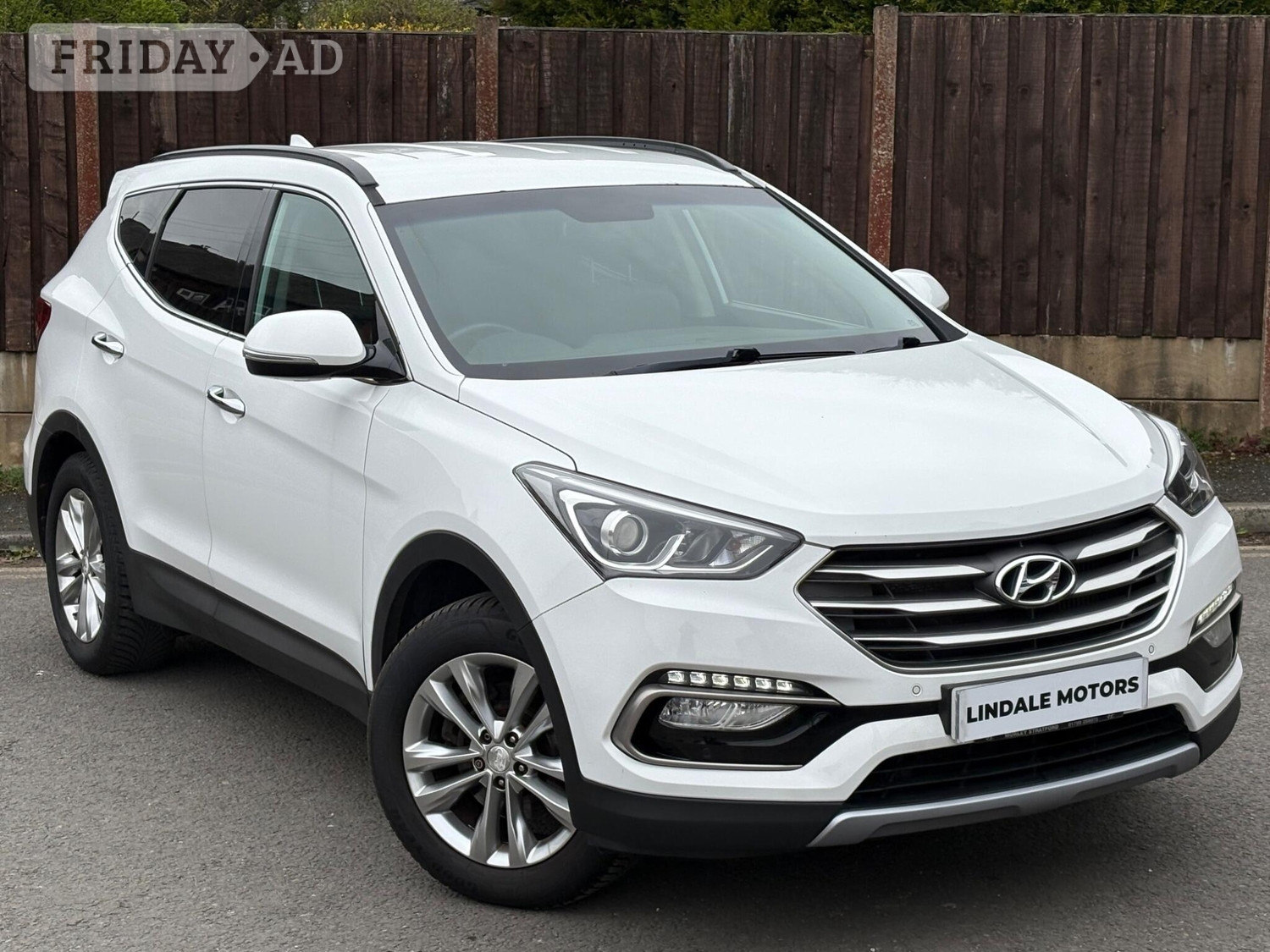 Hyundai Santa Fe 2017 in Oldham