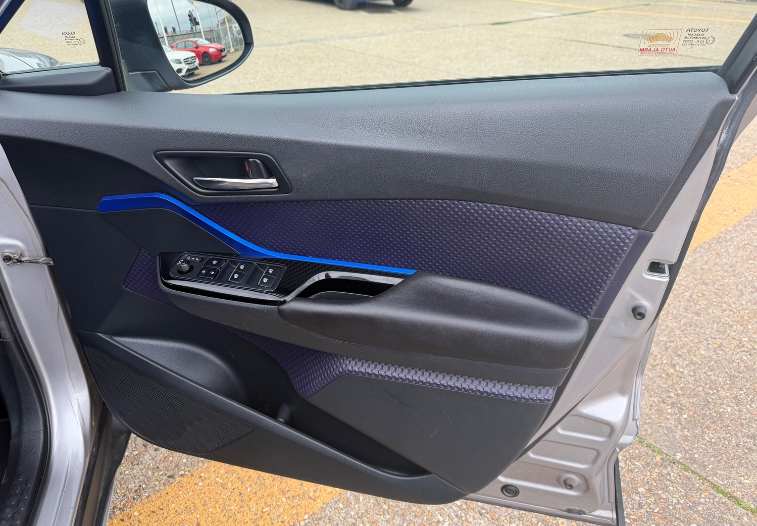 [ berth ]Toyota C-HR