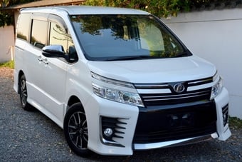 Toyota Voxy 2015