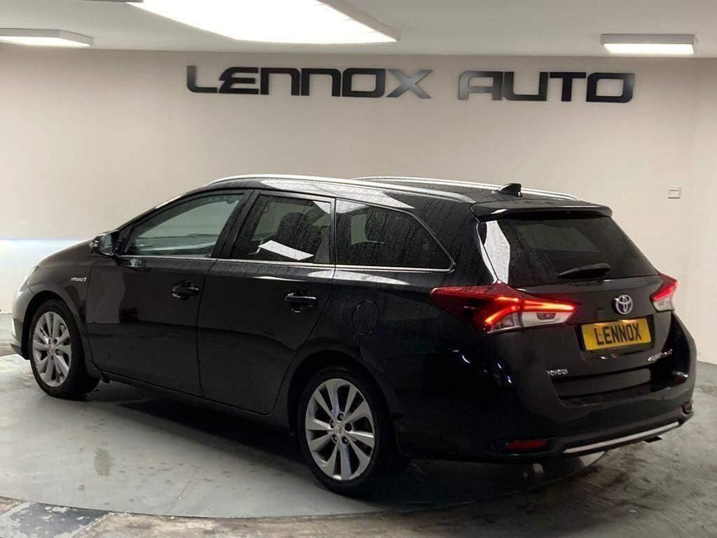 Toyota Auris 2016 - Cars in Brent