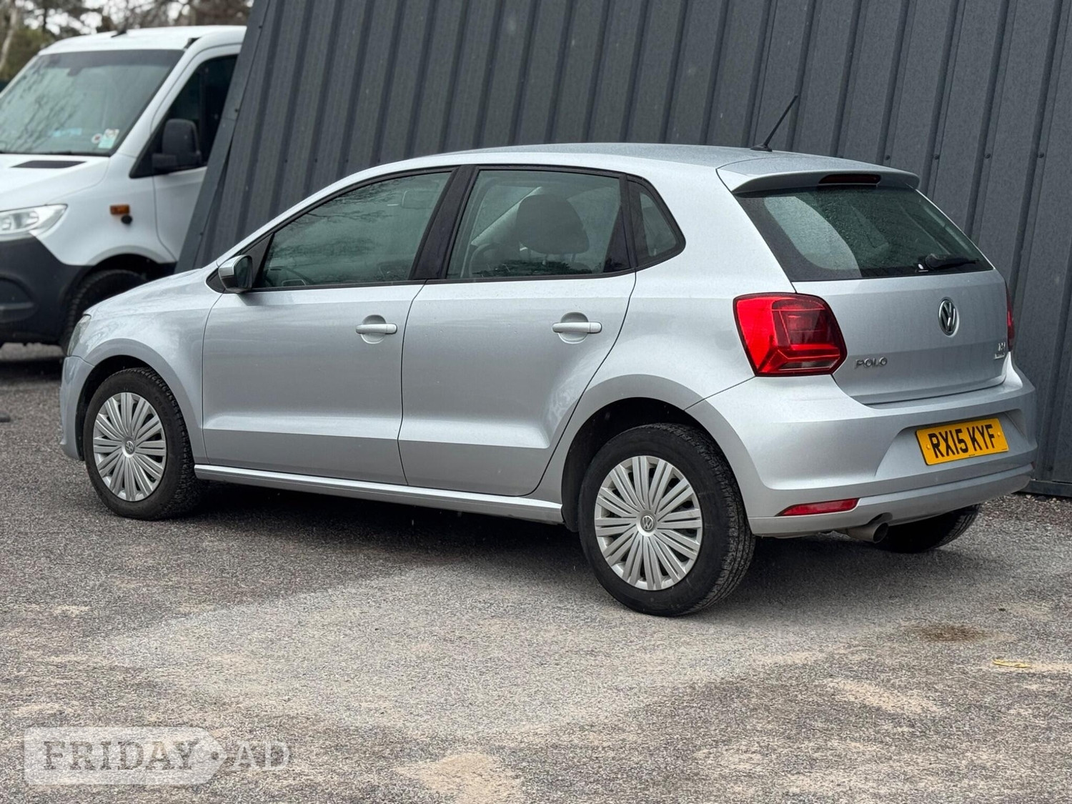 Volkswagen Polo 2015 - Cars in Farnham