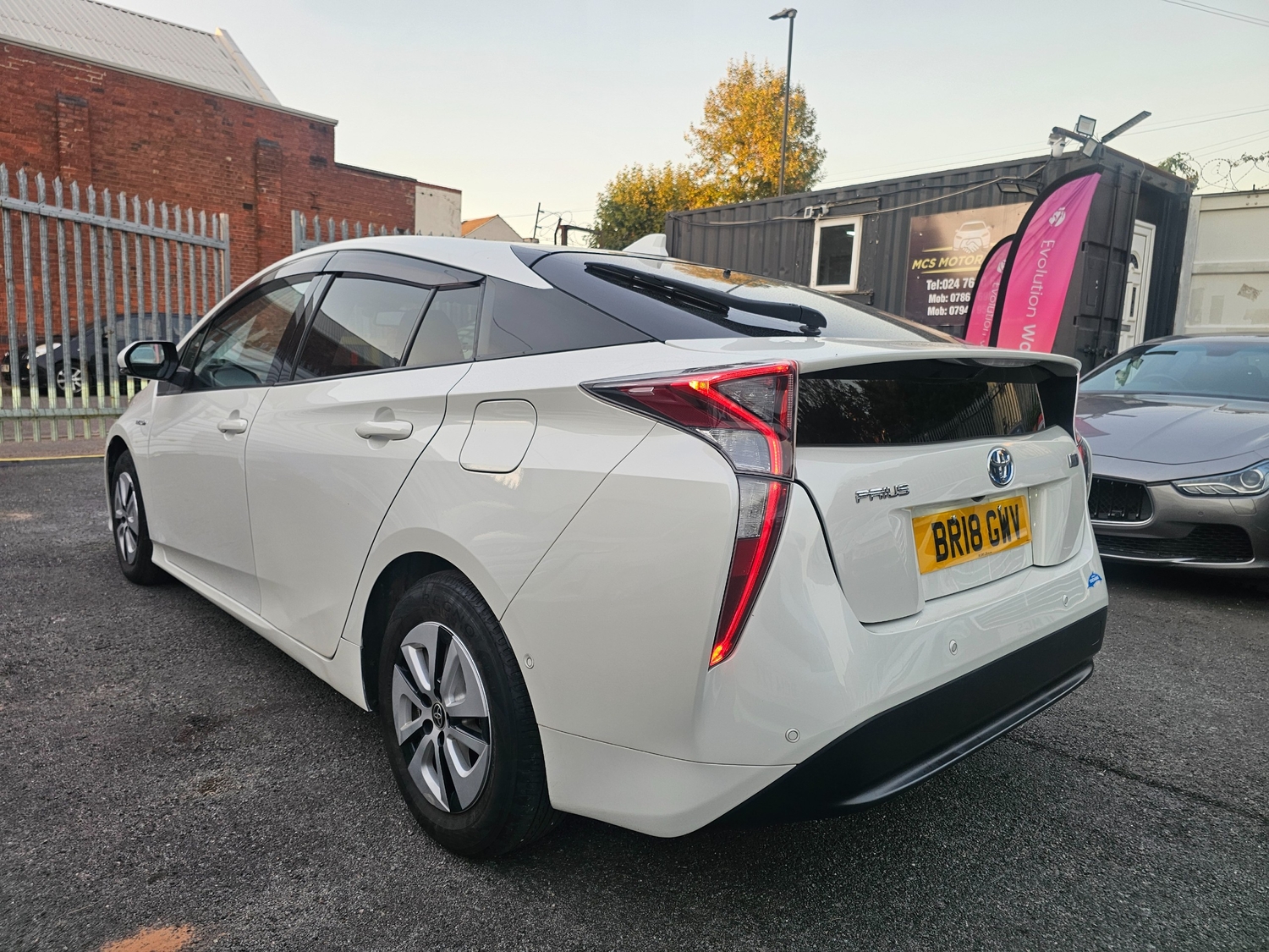 Toyota Prius 2018 - Cars