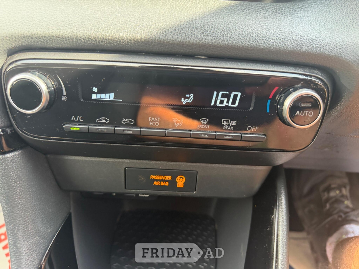Toyota Yaris 2024 - Cars in Sutton