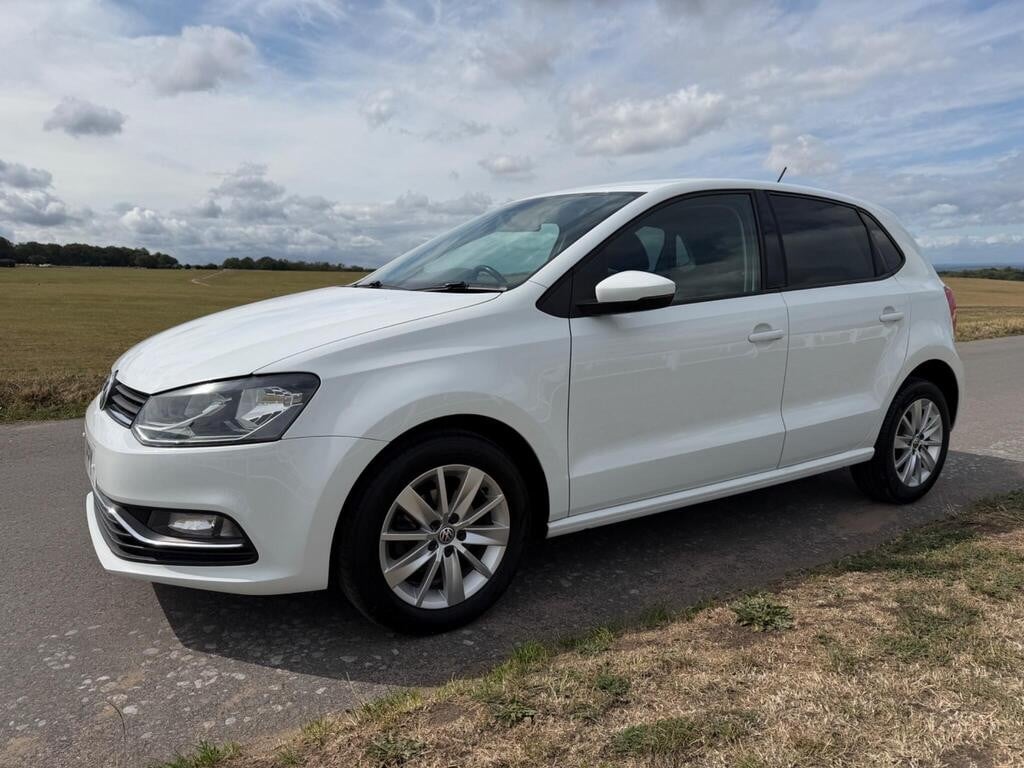 Volkswagen Polo 2015 - Cars in Epsom