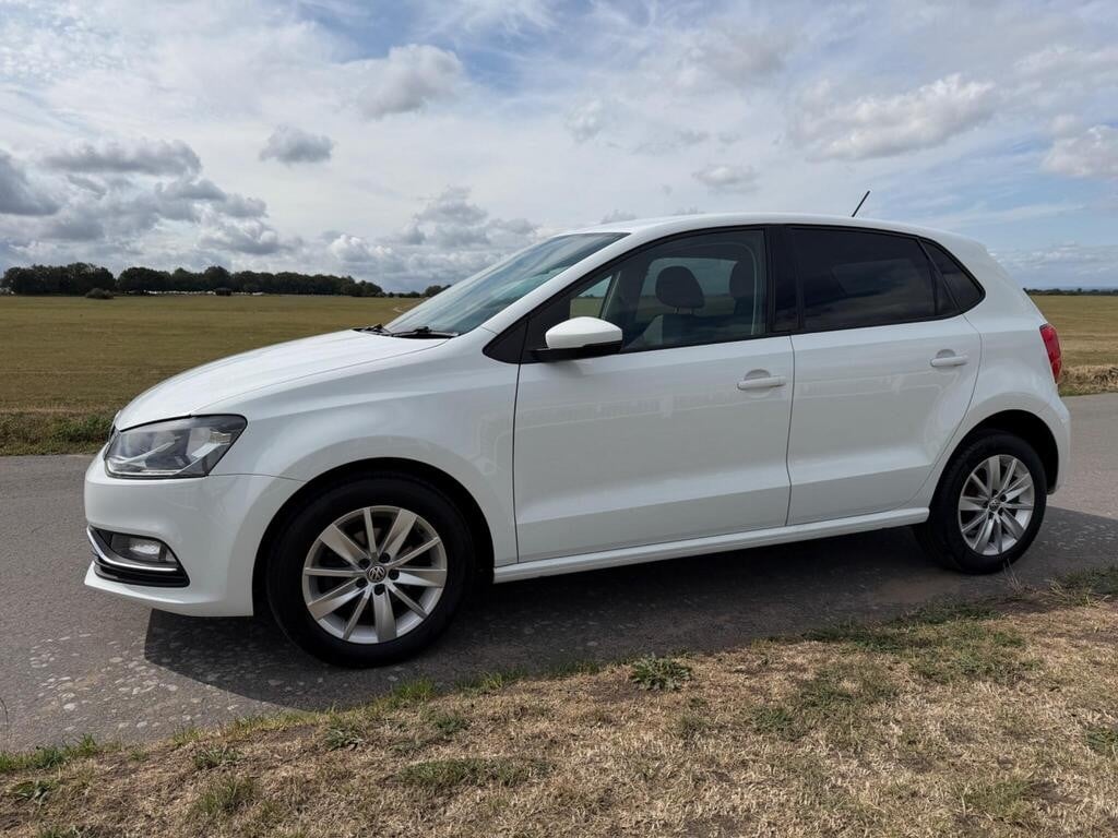 Volkswagen Polo 2015 - Cars