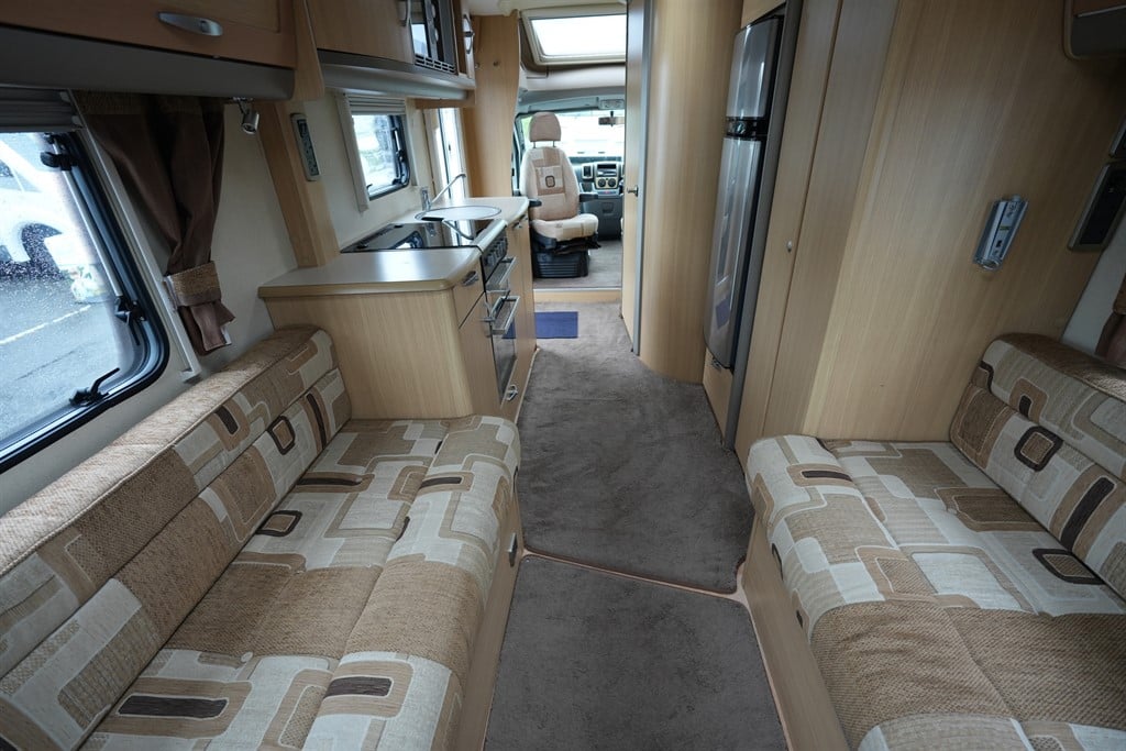 [2 berth ]Bessacarr E520