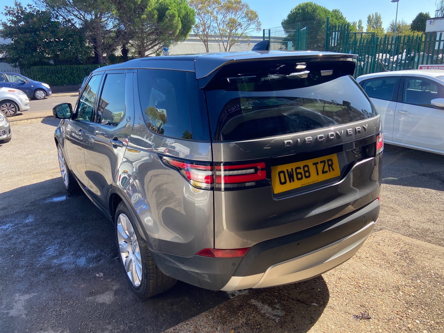 Land Rover Discovery 2019 - Cars in Worthing