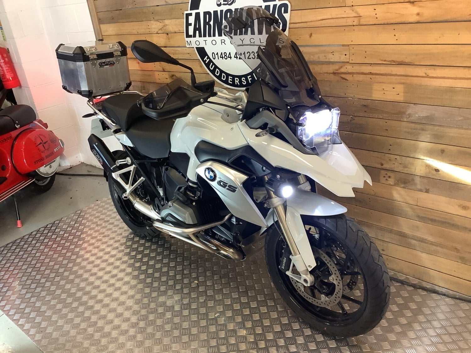 [ berth ]BMW R Series