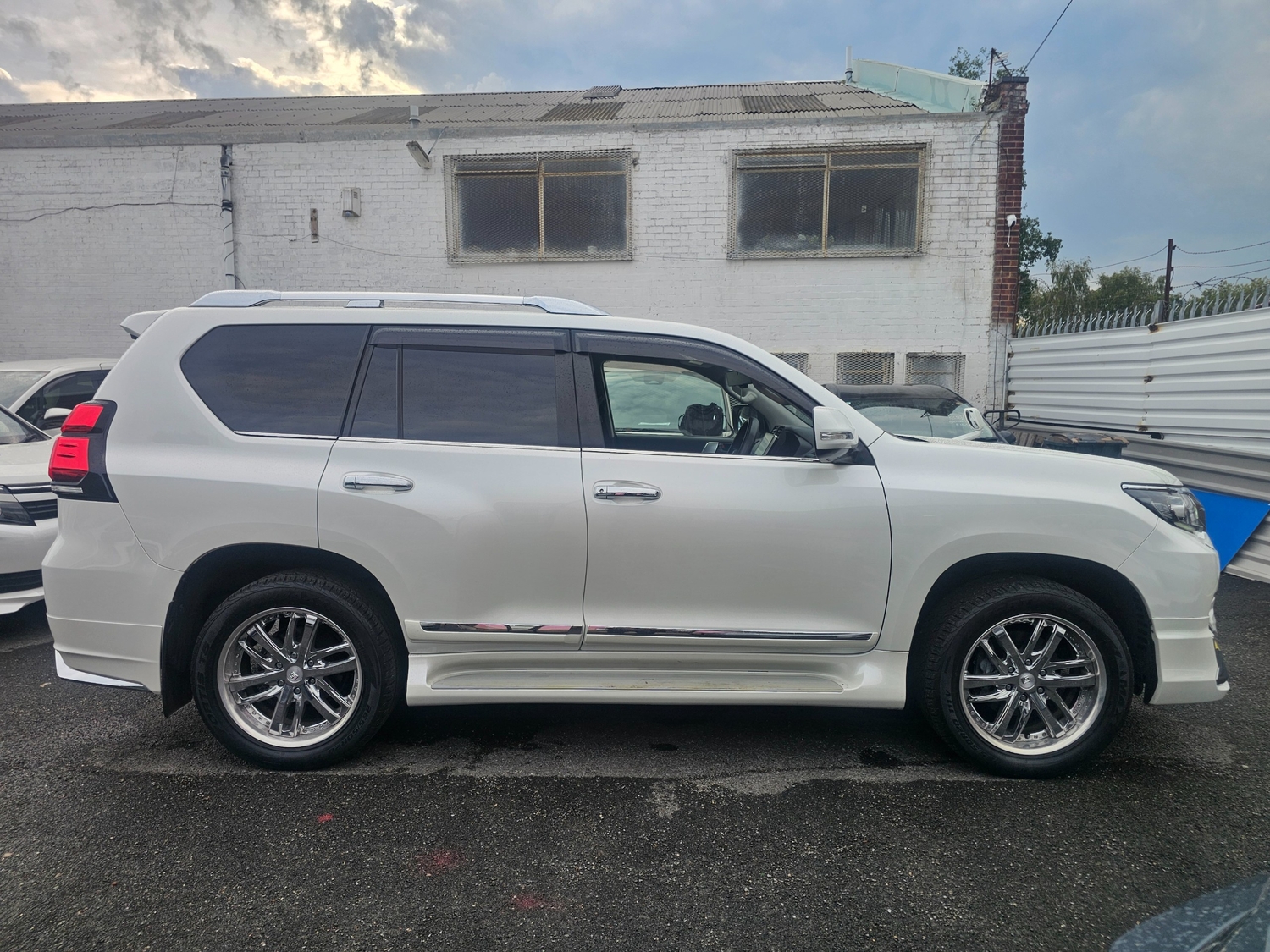 Toyota Landcruiser 2020 - Cars in Coventry
