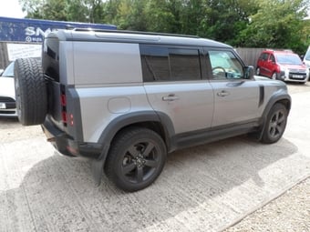 Land Rover Defender 110 2023