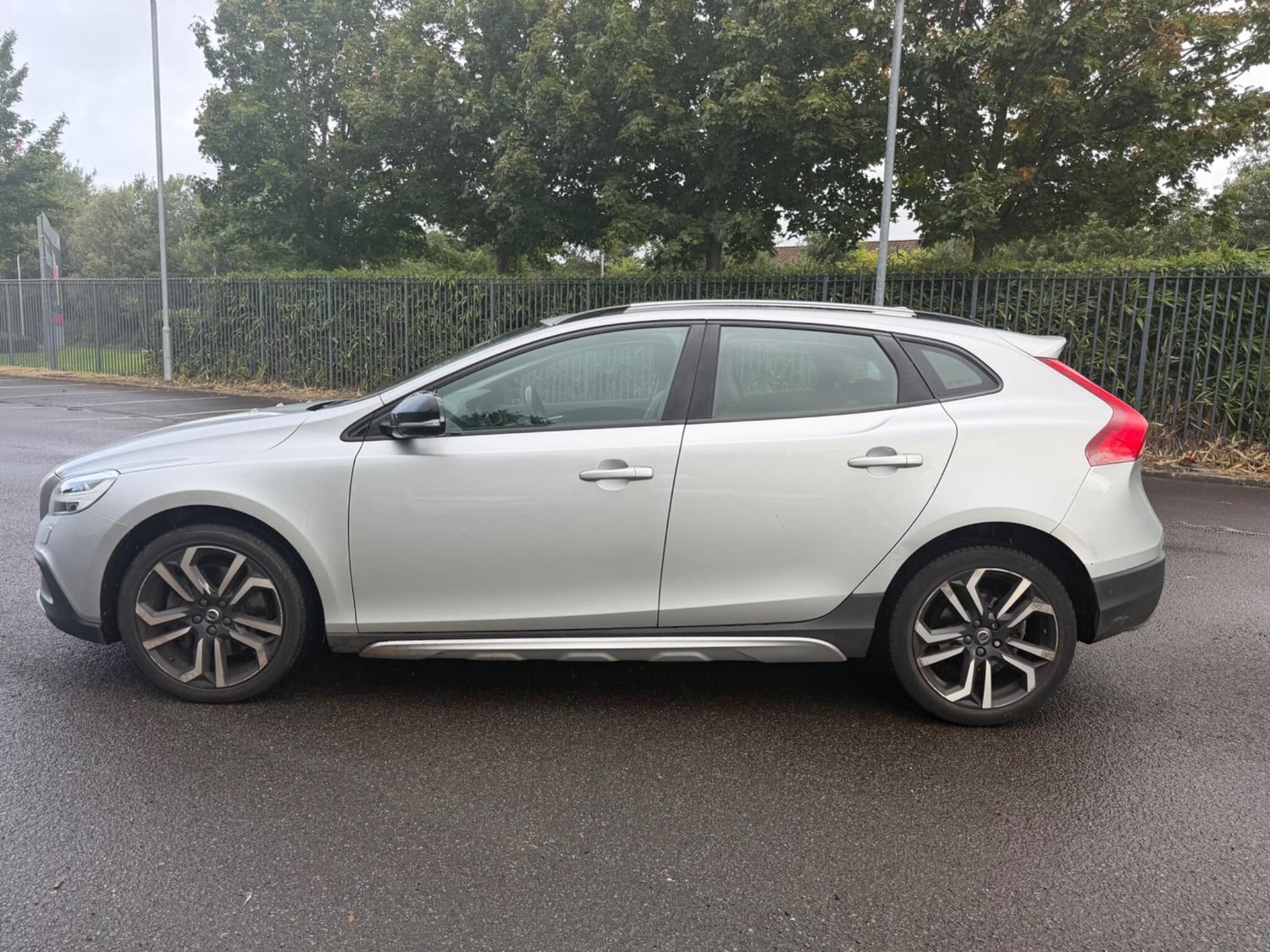 Volvo V40 Cross Country 2018 - Cars in Renfrew