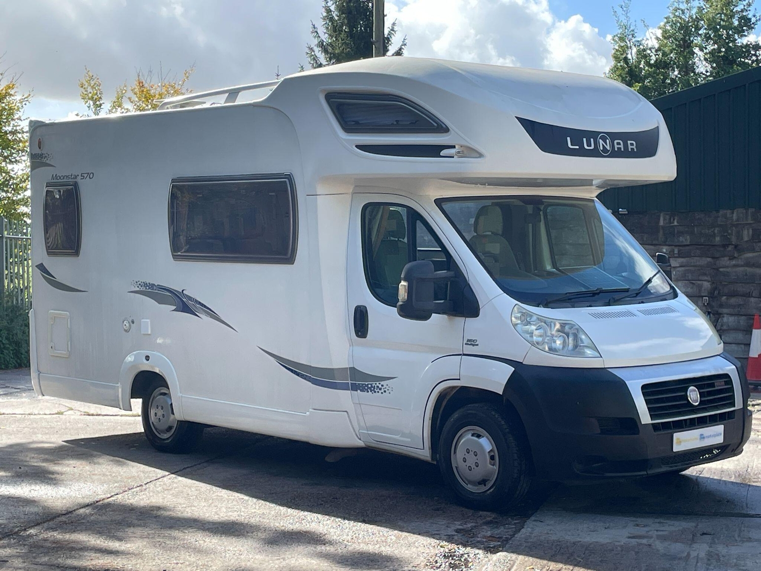 [4 berth ]Lunar Moonstar 570
