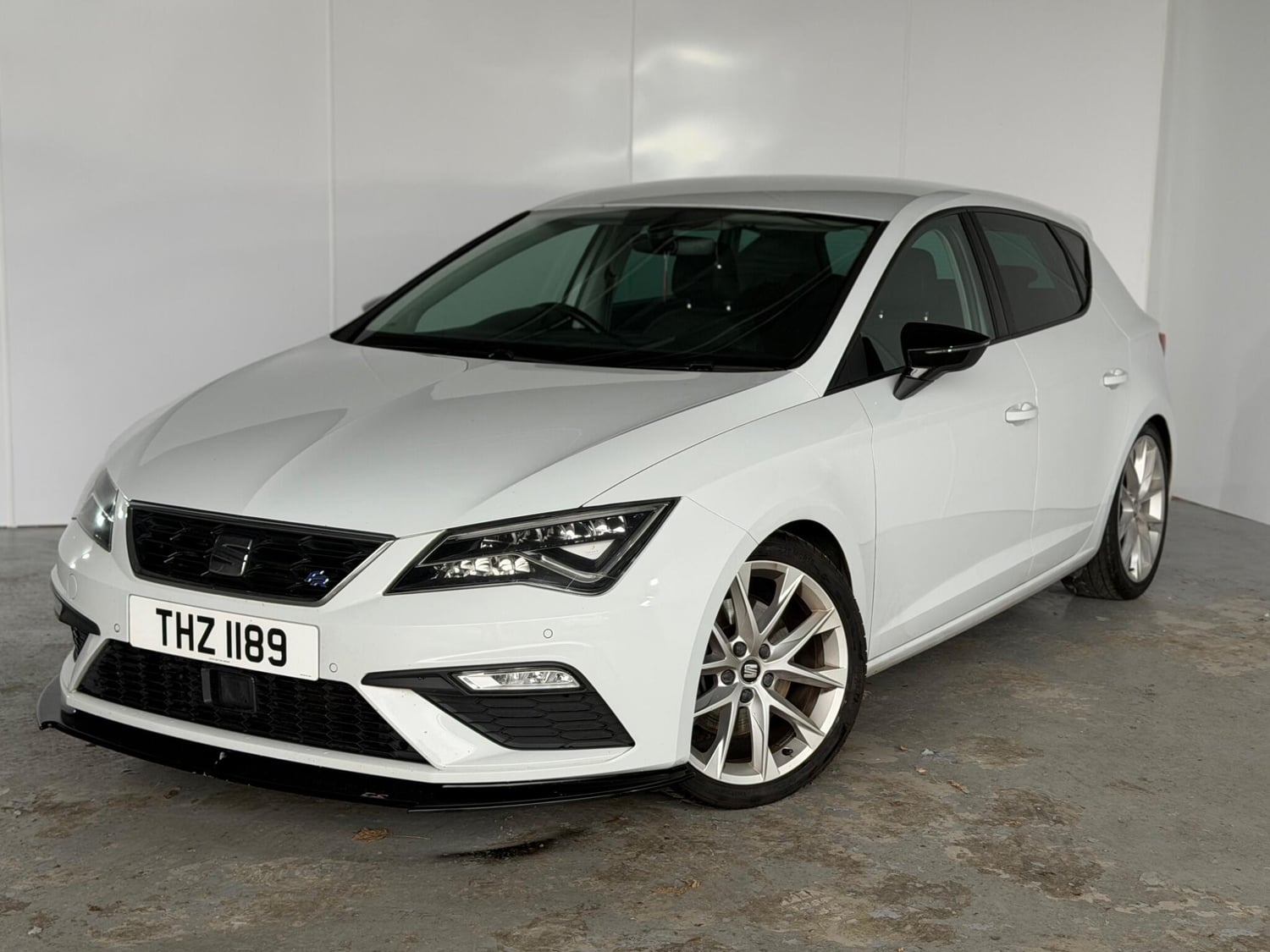 [ berth ]SEAT Leon
