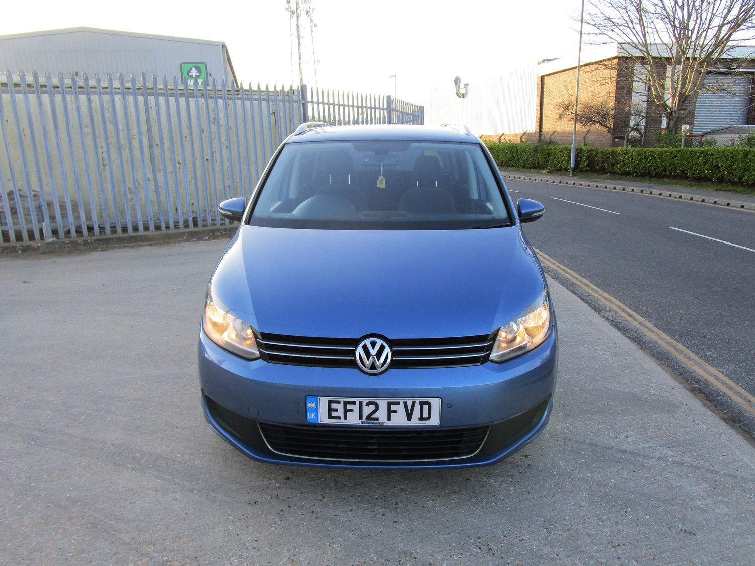 Volkswagen Touran 2012 - Cars
