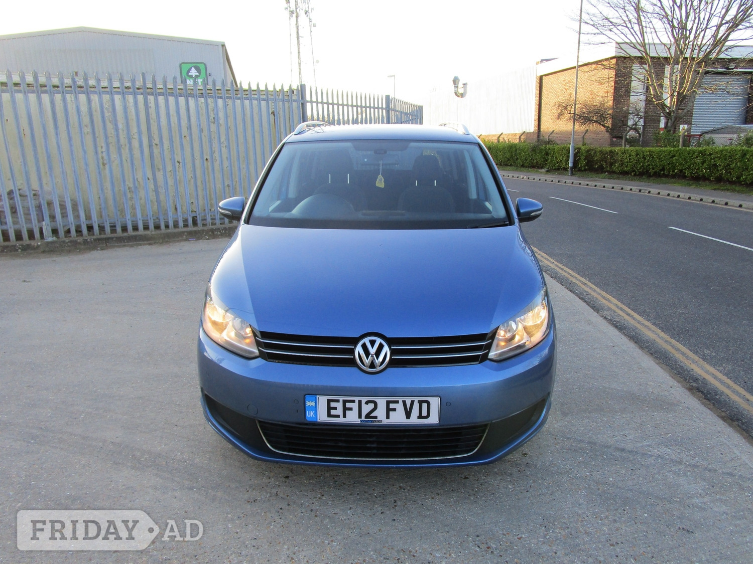 Volkswagen Touran 2012 - Cars